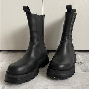 Black Steve Madden Lug Sole Leather Boot - 8